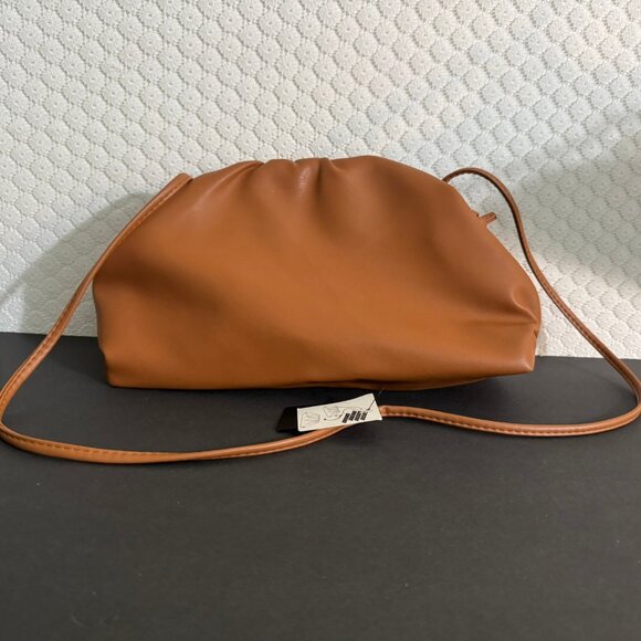 NWT Stylish Faux Leather Camel Pouch Shoulder Bag Purse Clutch - Lined - Picture 8 of 8